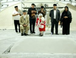 Megawati Ziarah ke Makam Imam Bukhari dan Terima Gelar